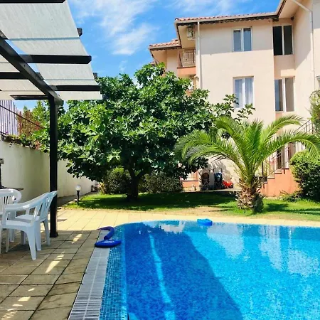 Apartamento By The Sea With Pool